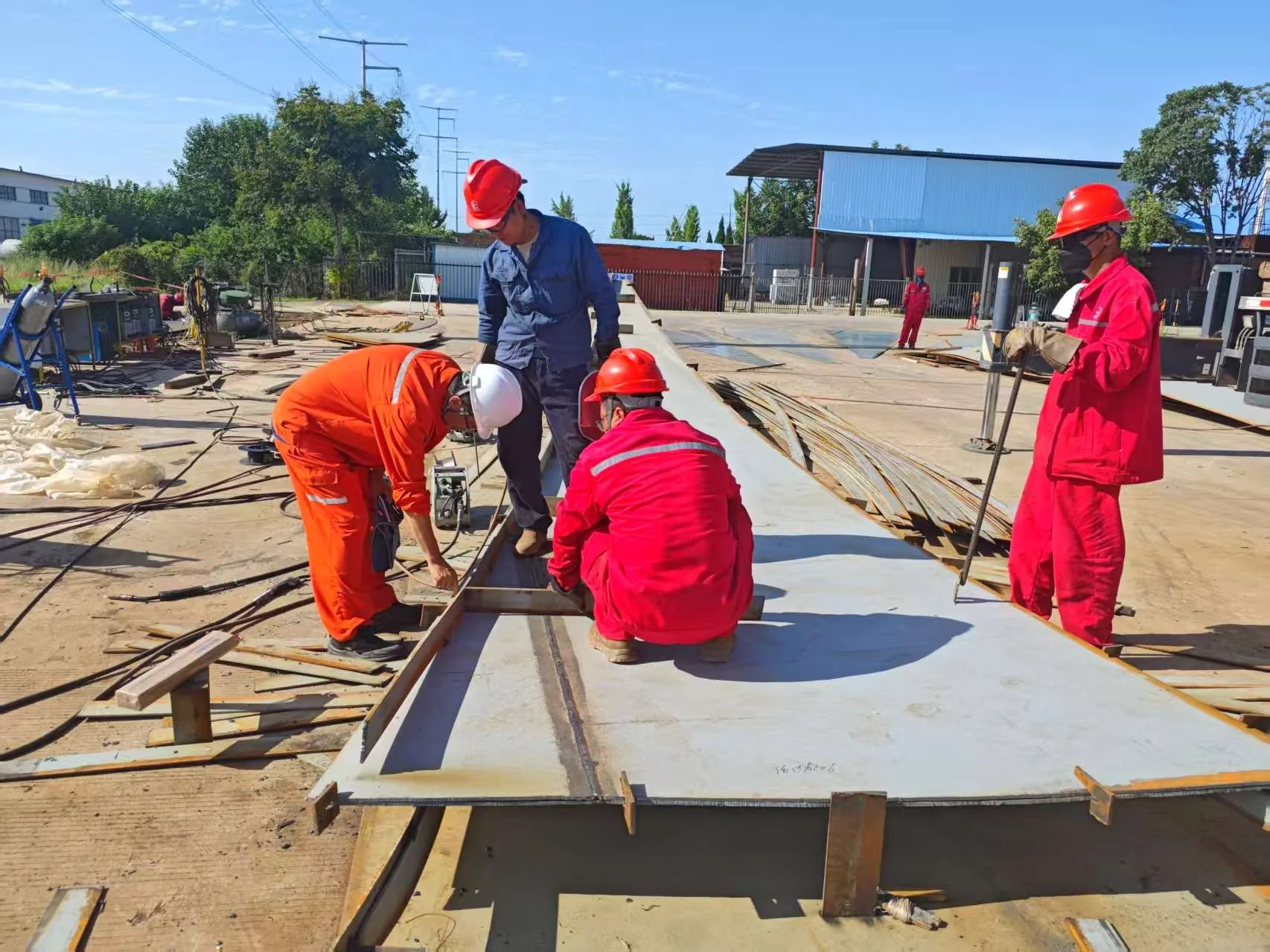 Preparación del ensamblaje y soldadura de chapas de acero